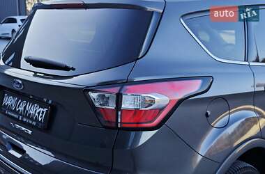 Внедорожник / Кроссовер Ford Kuga 2017 в 