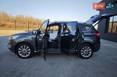 Внедорожник / Кроссовер Ford Kuga 2017 в 