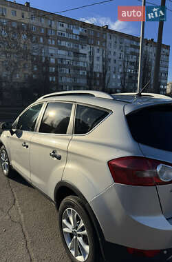 Внедорожник / Кроссовер Ford Kuga 2012 в 