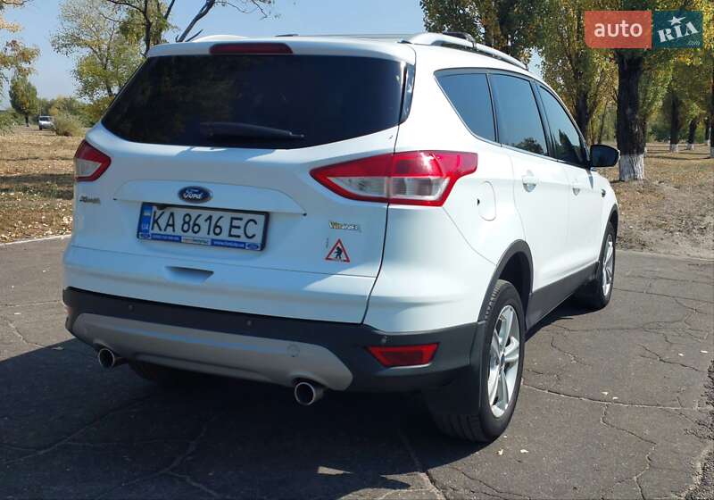 Внедорожник / Кроссовер Ford Kuga 2015 в Каменском