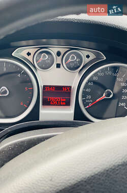 Внедорожник / Кроссовер Ford Kuga 2012 в 