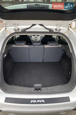 Внедорожник / Кроссовер Ford Kuga 2012 в 