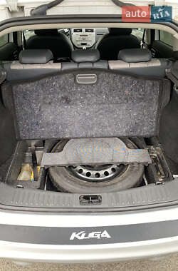 Внедорожник / Кроссовер Ford Kuga 2012 в 