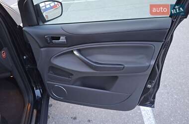 Внедорожник / Кроссовер Ford Kuga 2010 в 