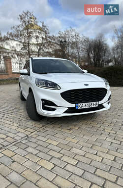 Позашляховик / Кросовер Ford Kuga 2022 в 