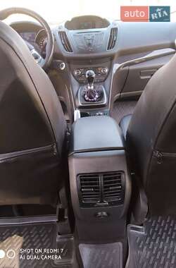 Внедорожник / Кроссовер Ford Kuga 2015 в 