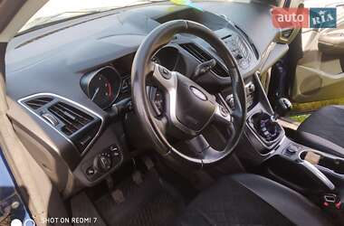 Внедорожник / Кроссовер Ford Kuga 2015 в 
