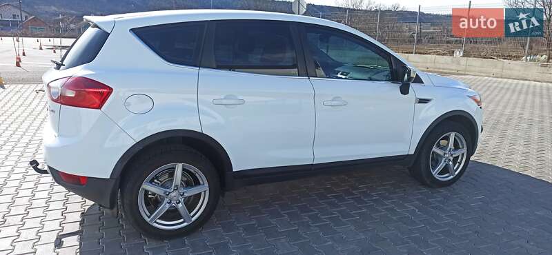 Внедорожник / Кроссовер Ford Kuga 2010 в Могилев-Подольске