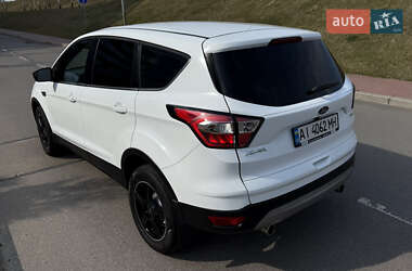 Внедорожник / Кроссовер Ford Kuga 2017 в 