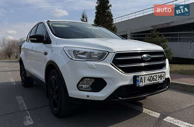 Внедорожник / Кроссовер Ford Kuga 2017 в 
