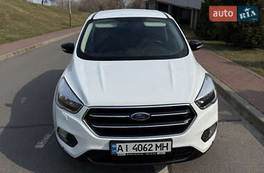 Внедорожник / Кроссовер Ford Kuga 2017 в 