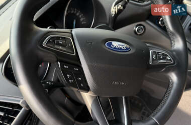 Внедорожник / Кроссовер Ford Kuga 2017 в 
