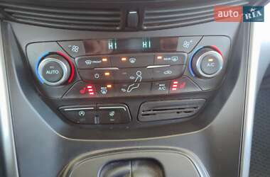 Внедорожник / Кроссовер Ford Kuga 2017 в 