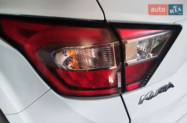 Внедорожник / Кроссовер Ford Kuga 2017 в 