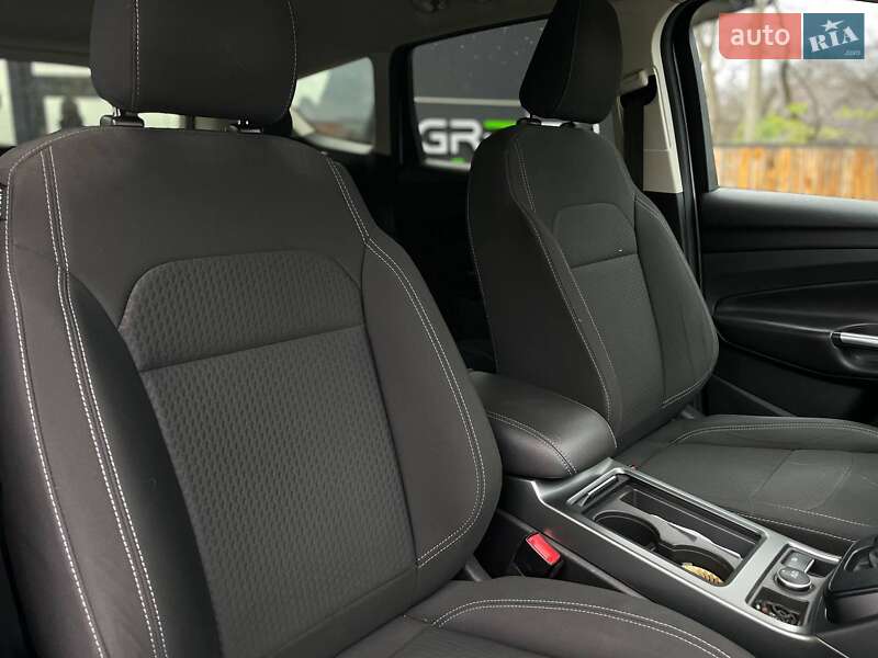 Внедорожник / Кроссовер Ford Kuga 2017 в Львове