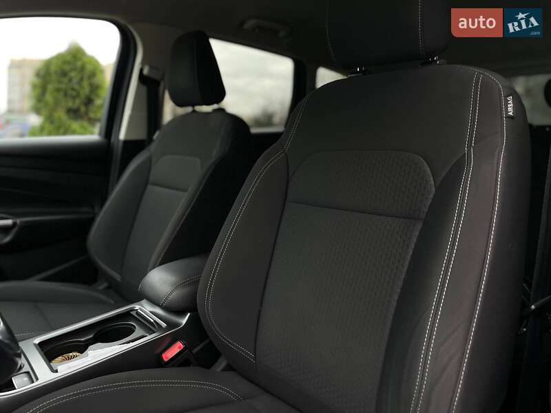 Внедорожник / Кроссовер Ford Kuga 2017 в Львове