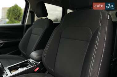 Внедорожник / Кроссовер Ford Kuga 2017 в 