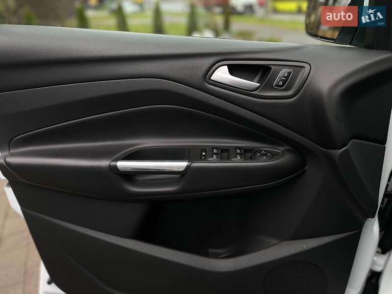 Внедорожник / Кроссовер Ford Kuga 2017 в Львове