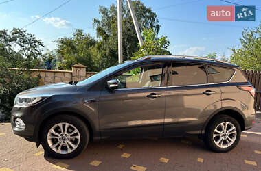 Внедорожник / Кроссовер Ford Kuga 2019 в 