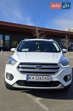 Внедорожник / Кроссовер Ford Kuga 2018 в 