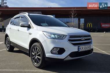 Позашляховик / Кросовер Ford Kuga 2018 в Києві