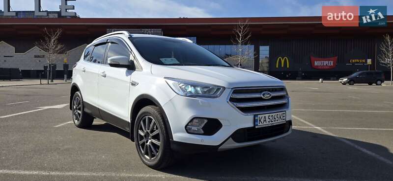 Внедорожник / Кроссовер Ford Kuga 2018 в Киеве