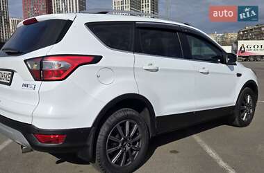 Внедорожник / Кроссовер Ford Kuga 2018 в 