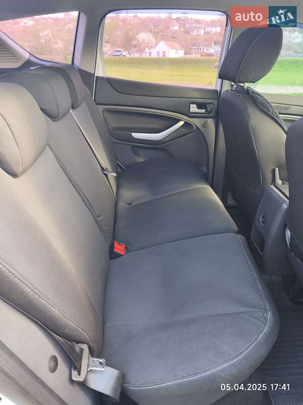 Внедорожник / Кроссовер Ford Kuga 2012 в Вознесенске