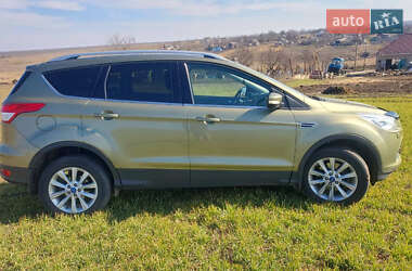 Внедорожник / Кроссовер Ford Kuga 2015 в 