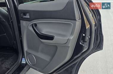 Позашляховик / Кросовер Ford Kuga 2012 в 