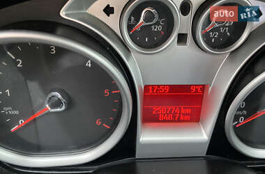Внедорожник / Кроссовер Ford Kuga 2011 в 