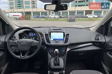 Внедорожник / Кроссовер Ford Kuga 2019 в 