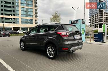 Внедорожник / Кроссовер Ford Kuga 2019 в 