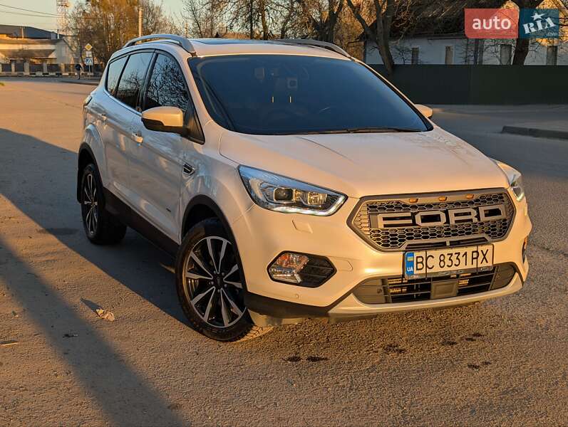 Внедорожник / Кроссовер Ford Kuga 2017 в 