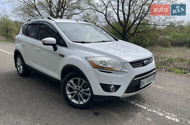Внедорожник / Кроссовер Ford Kuga 2010 в 
