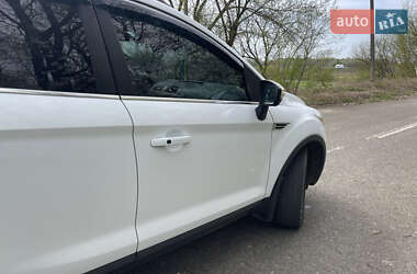Внедорожник / Кроссовер Ford Kuga 2010 в 