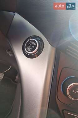 Внедорожник / Кроссовер Ford Kuga 2017 в 