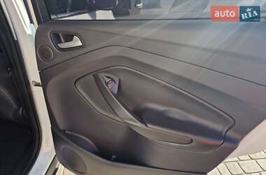 Внедорожник / Кроссовер Ford Kuga 2017 в 