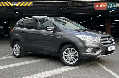 Позашляховик / Кросовер Ford Kuga 2017 в 