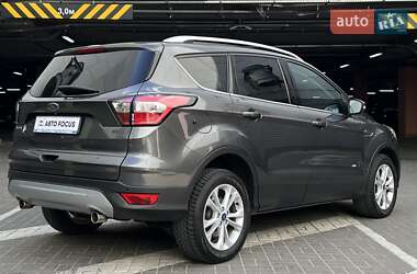 Позашляховик / Кросовер Ford Kuga 2017 в 
