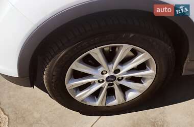 Внедорожник / Кроссовер Ford Kuga 2015 в 