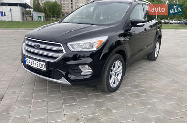Позашляховик / Кросовер Ford Kuga 2017 в 