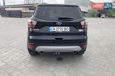 Позашляховик / Кросовер Ford Kuga 2017 в 