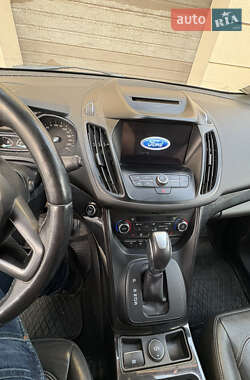 Внедорожник / Кроссовер Ford Kuga 2017 в 