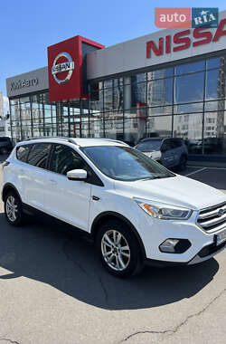 Внедорожник / Кроссовер Ford Kuga 2017 в 