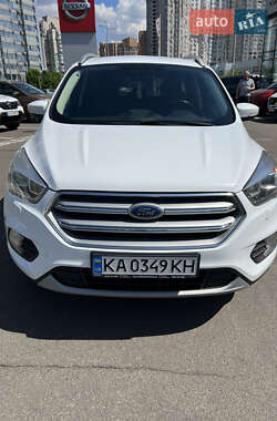 Внедорожник / Кроссовер Ford Kuga 2017 в 