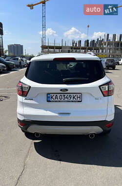 Внедорожник / Кроссовер Ford Kuga 2017 в 