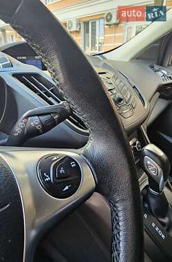 Позашляховик / Кросовер Ford Kuga 2015 в 