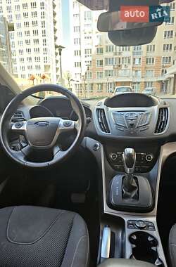 Позашляховик / Кросовер Ford Kuga 2015 в 