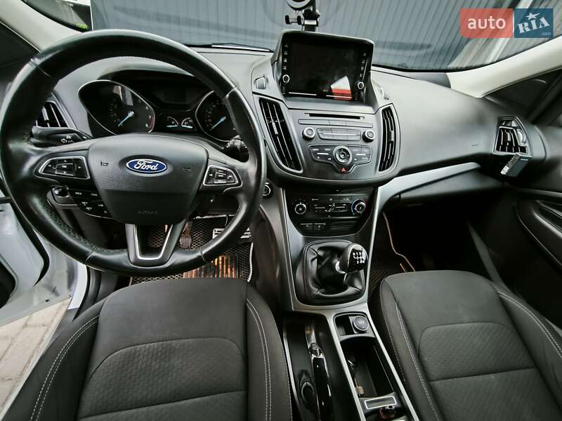 Позашляховик / Кросовер Ford Kuga 2018 в Здолбуніві